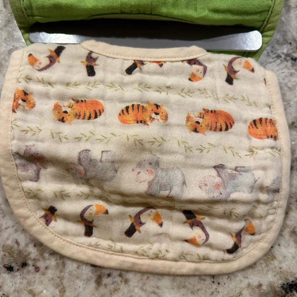 *BRAND NEW WITH TAGS* Neat Solutions 3-Pack Muslin Safari-Themed Bib Set
